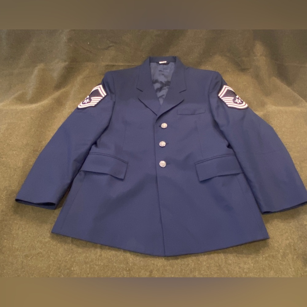 1997 US Air Force Enlisted Service Dress Coat. Men’s size 41S 55% Poly 45% Wool